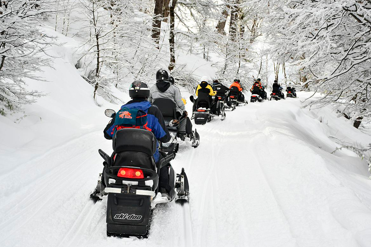 Travesía en motos de nieve (Cerro Catedral)