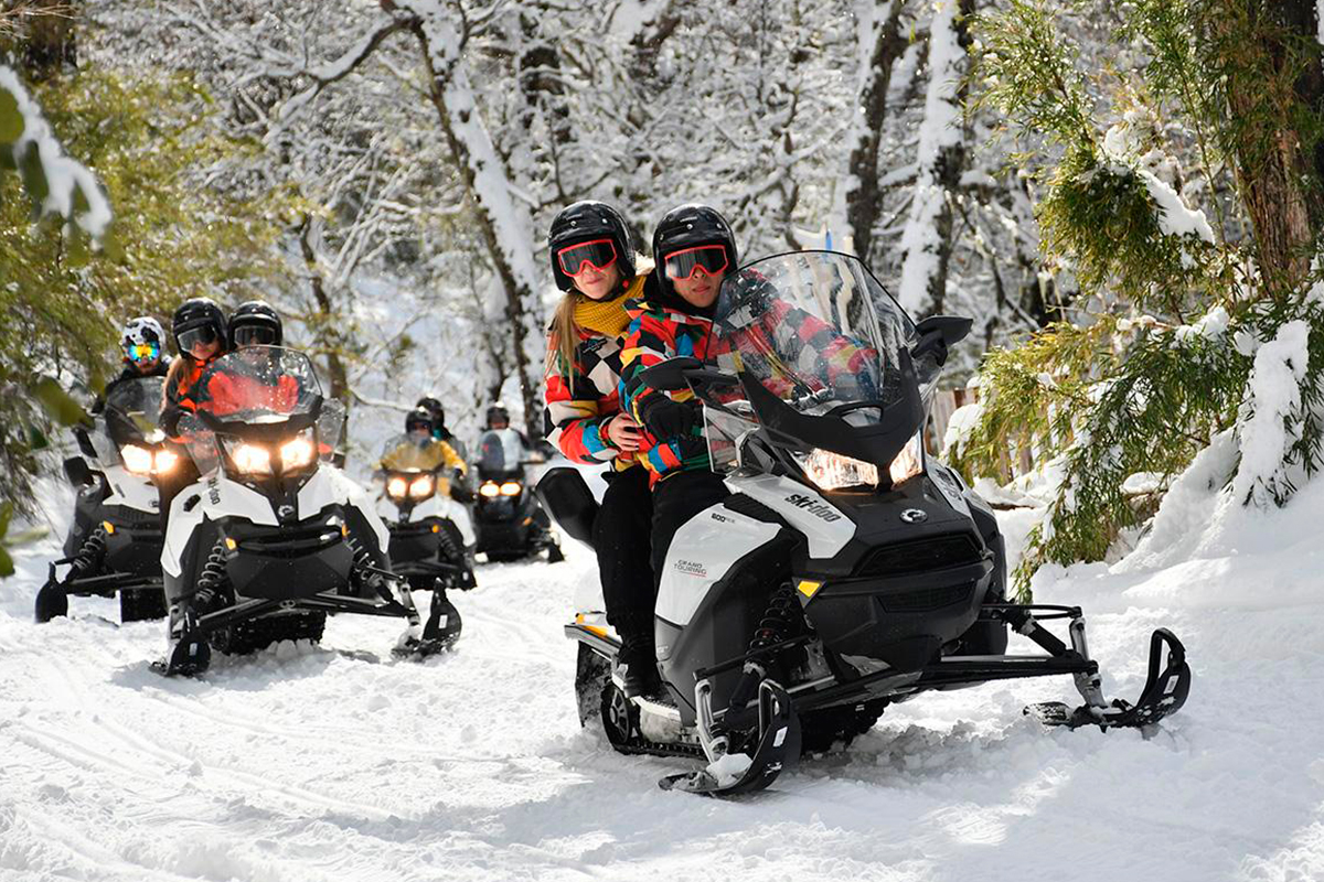 Travesía en motos de nieve (Cerro Catedral)