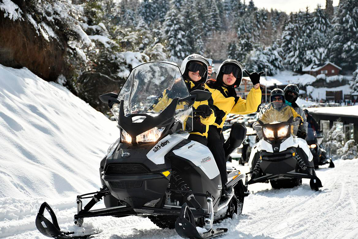 Travesía en motos de nieve (Cerro Catedral)